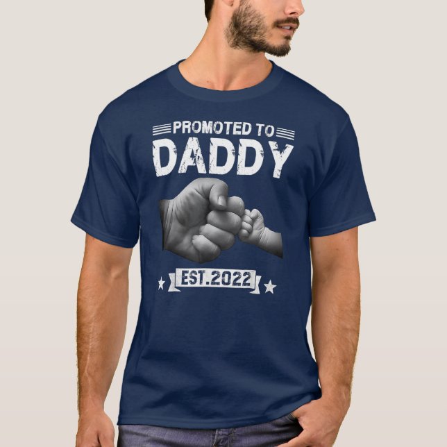 Promoted To Daddy Est 2022 Retro Fathers Day New T-Shirt (Front)