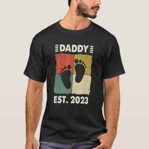 Promoted To Daddy Est 2023 First Time New Dad Bab T-Shirt