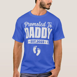 Promoted to Daddy Est 2023 new dad pregnancy annou T-Shirt