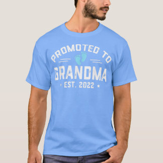 Promoted to Grandma 2022 For First Time Grandma Ne T-Shirt