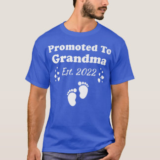 Promoted To Grandma 2022 Pregnancy Announcement  T-Shirt