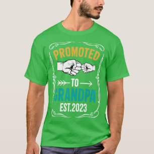 Promoted To Grandpa Est 2023 New Grandpa Fathers D T-Shirt