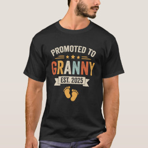 Promoted To Granny 2025 Retro Soon To Be Granny Es T-Shirt