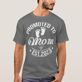 Promoted To Mom 2023 Pregnancy Announcement Mom  T-Shirt