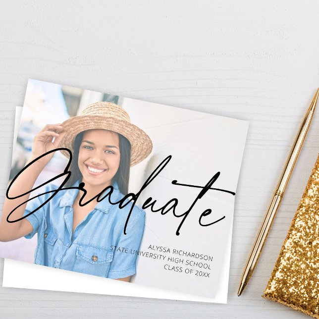 Prospectus 11,4 Cm X 14,2 Cm Budget Chic Script H Photo Graduation Party Blanc (Créateur téléchargé)