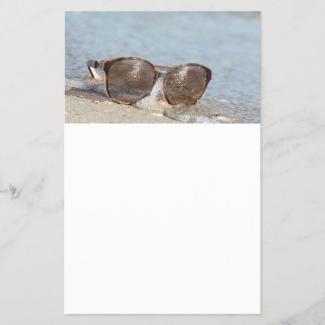 Prospectus 14 Cm X 21,6 Cm Lunettes de soleil sur la plage (Devant)