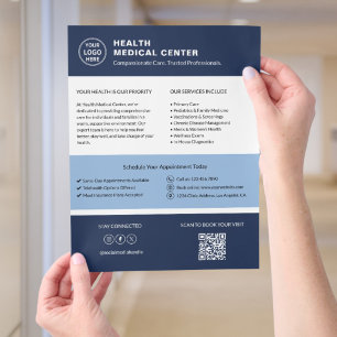 Prospectus 21,6 Cm X 24,94 Cm Clinique de soins médicaux Code QR de logo personn