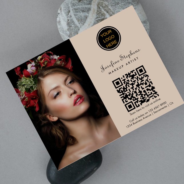Prospectus 21,6 Cm X 24,94 Cm Maquillage Artiste Beauté Salon Business Logo QR C (Créateur téléchargé)