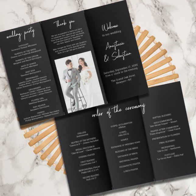 Prospectus 21,6 Cm X 24,94 Cm Noir & Blanc Chic Script Triplé Mariage Programme (Black & White Chic Script Trifold Wedding Program Flyer)