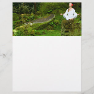 Prospectus 21,6 Cm X 24,94 Cm Une jeune femme pratique le yoga