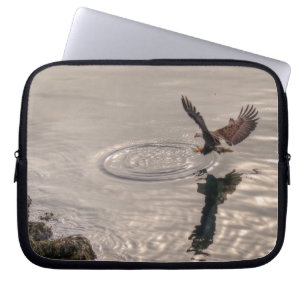 Protection Pour Ordinateur Portable Bald Eagle Landing on Water Wildlife Photo