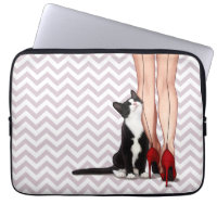 Chat de femme et de smoking