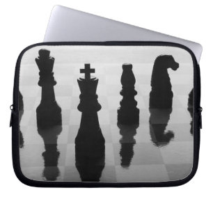 Protection Pour Ordinateur Portable Chess pieces on chess board in black and white