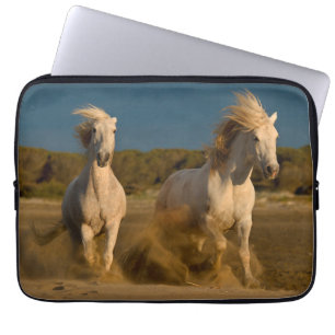 Protection Pour Ordinateur Portable Chevaux blancs fonctionnant sur la plage