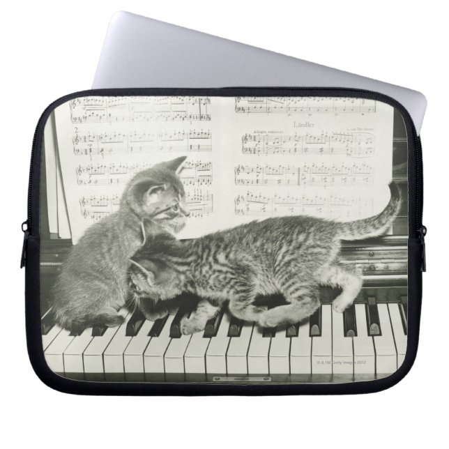 Protection Pour Ordinateur Portable Deux chaton jouant sur le clavier du piano, (B&W) (Devant)