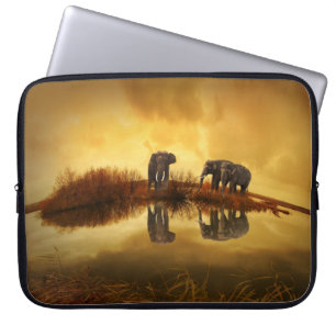 Protection Pour Ordinateur Portable Eléphants asiatiques en Thaïlande sous un coucher 