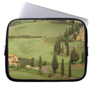 Protection Pour Ordinateur Portable Europe, Italie, Toscane, Monticchiello. Courbée