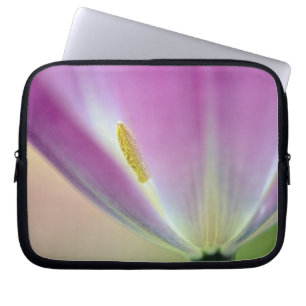 Protection Pour Ordinateur Portable Gros plan sur le dessous d'une fleur de tulipe, Ku