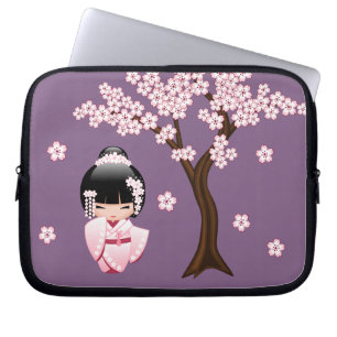 Protection Pour Ordinateur Portable Kokeshi Doll en kimono rose sur fond violet