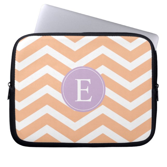 Protection Pour Ordinateur Portable Orange blanc Chevron violet Monogramme (Devant)