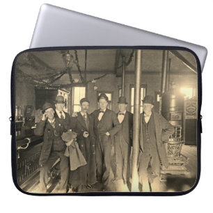 Protection Pour Ordinateur Portable Saloon Bar Interior Men Man Cave 1890's Photo pub