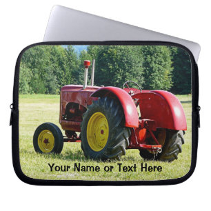 Protection Pour Ordinateur Portable Tracteur rouge et jaune antique dans le domaine
