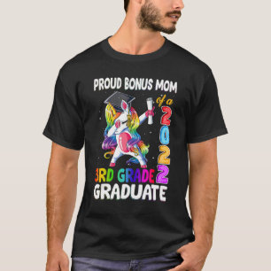 Proud Bonus Mom Of A 2022 3rd Grade Graduate Unico T-Shirt