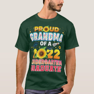 Proud Grandma Of A Class 2022 Kindergarten Graduat T-Shirt