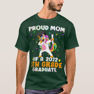 Proud Mom Of A 2022 5th Grade Graduate Dabbing Uni T-Shirt