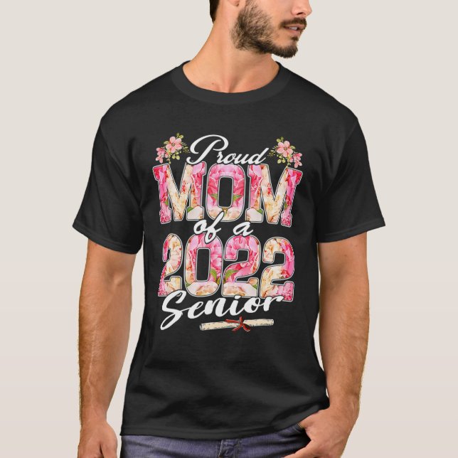 Proud Mom Of A Class Of 2022 Graduate Senior Gradu T-Shirt (Front)