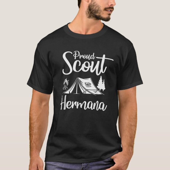 Proud Scout Hermana Camping Scouting Tent Scout Si T-Shirt (Front)