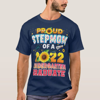 Proud Stepmom Of A Class 2022 Kindergarten Graduat T-Shirt