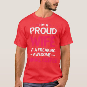 Proud Wife Of Freaking Awesome ANIMAL KEEPER  T-Shirt