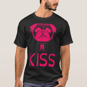 Pugs! Pug and Kiss - dog kisses - xoxoxo - puglove T-Shirt
