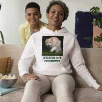 Chat Maine Coon sur sweat-shirt en cendres avec te