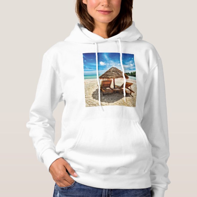 Pull À Capuche Lounge on beach throw pillow (Devant)