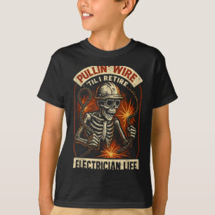 Pullin Wire Til I Retire Funny Electrician Lineman T-Shirt