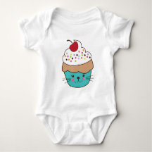 Pullover de bébé mignon de petit gâteau