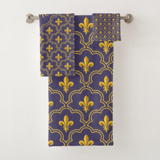 Purple and gold fleur-de-lys quatrefoil pattern bath towel set