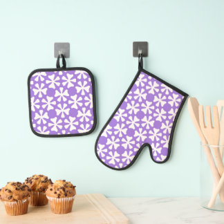 Purple and White Modern Geometric Floral Pattern Oven Mitt & Pot Holder Set