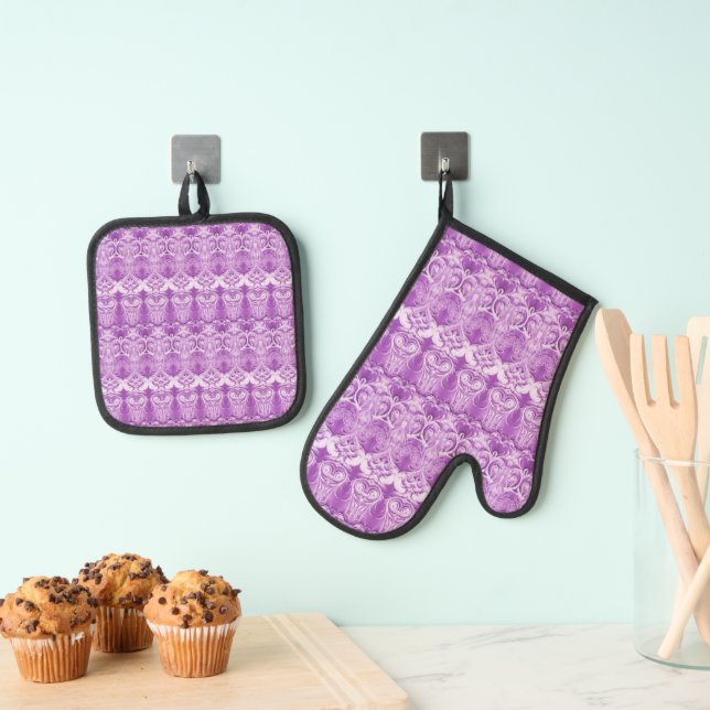 Purple Decorative Oven Mitt & Pot Holder Set (Insitu(Hanging))