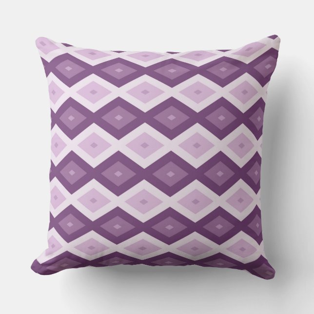 Purple diamond pattern throw pillow (Front)