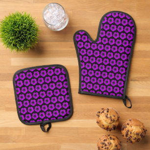 Purple Geranium Floral Pattern on Black Oven Mitt & Pot Holder Set