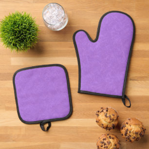 Purple textured surface with swirling pattern oven mitt & pot holder set
