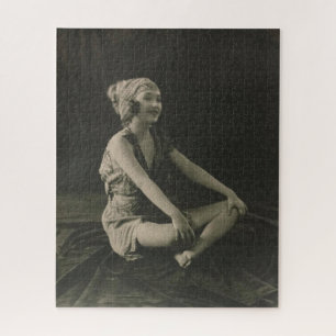 Puzzle Aimez une pauvre femme de ménage assise Jambes cro