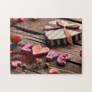 Puzzle Amour de mot avec le cadeau en forme de coeur de