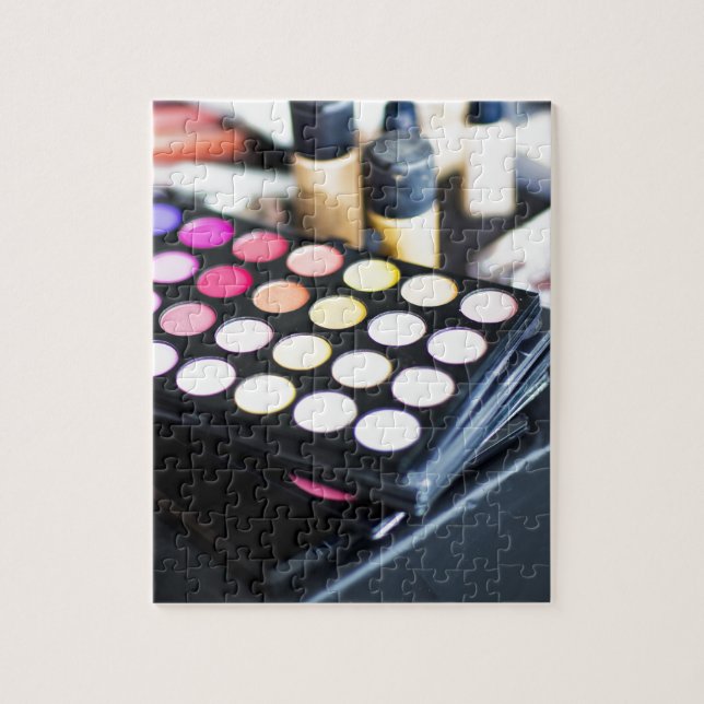 Puzzle Artiste de maquillage couleur féminine (Vertical)