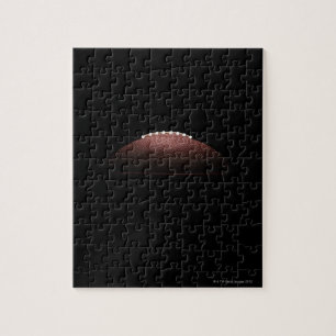 Puzzle Ball de football américain sur arrière - plan noir