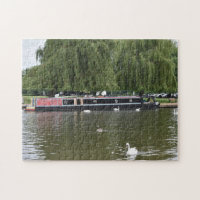 Bateau et cygnes sur la rivière Avon Angleterre Ro