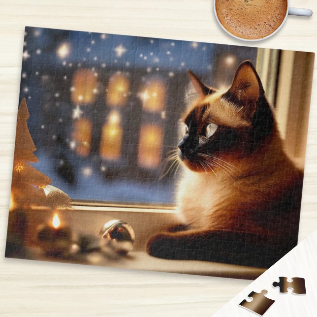 Puzzle Beau chat siamois par fenêtre animal de Noël (A jigsaw puzzle with a picture a beautiful Siamese cat with snow and Christmas decorations)